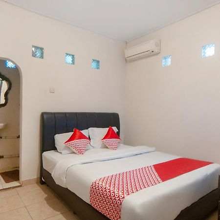 Oyo 2256 Danysa Guesthouse Jakarta Buitenkant foto