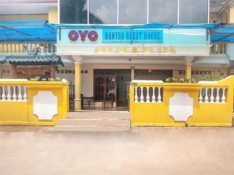 Oyo 2256 Danysa Guesthouse Jakarta Buitenkant foto