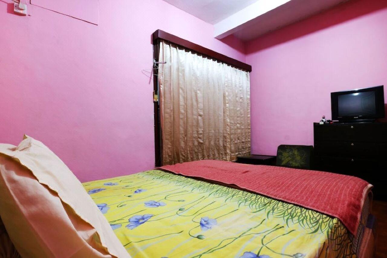 Oyo 2256 Danysa Guesthouse Jakarta Buitenkant foto