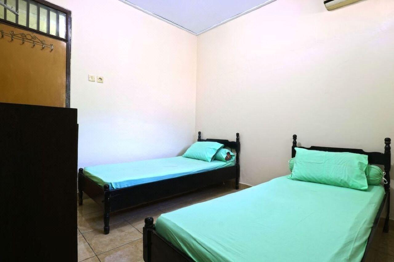 Oyo 2256 Danysa Guesthouse Jakarta Buitenkant foto
