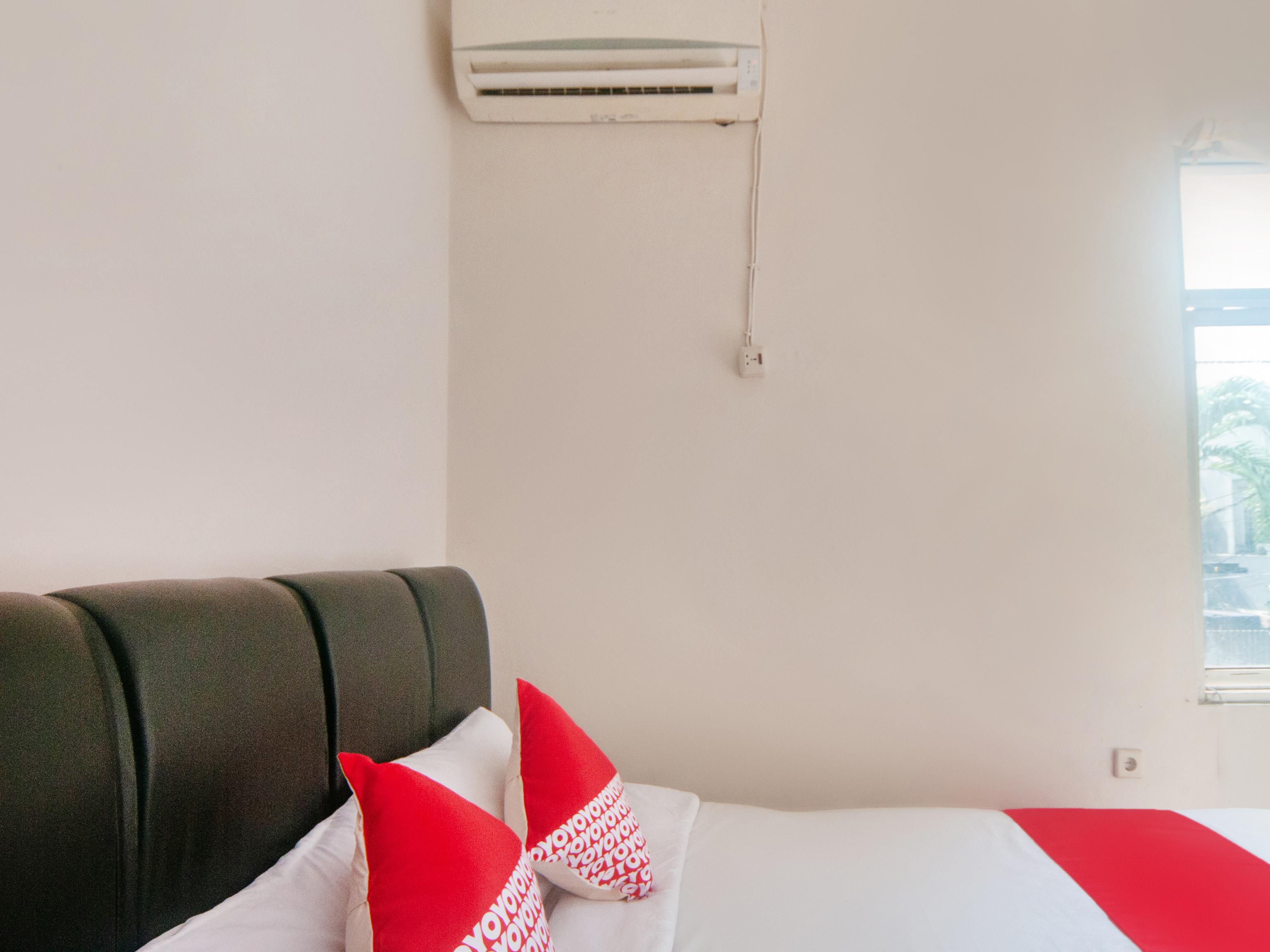 Oyo 2256 Danysa Guesthouse Jakarta Buitenkant foto
