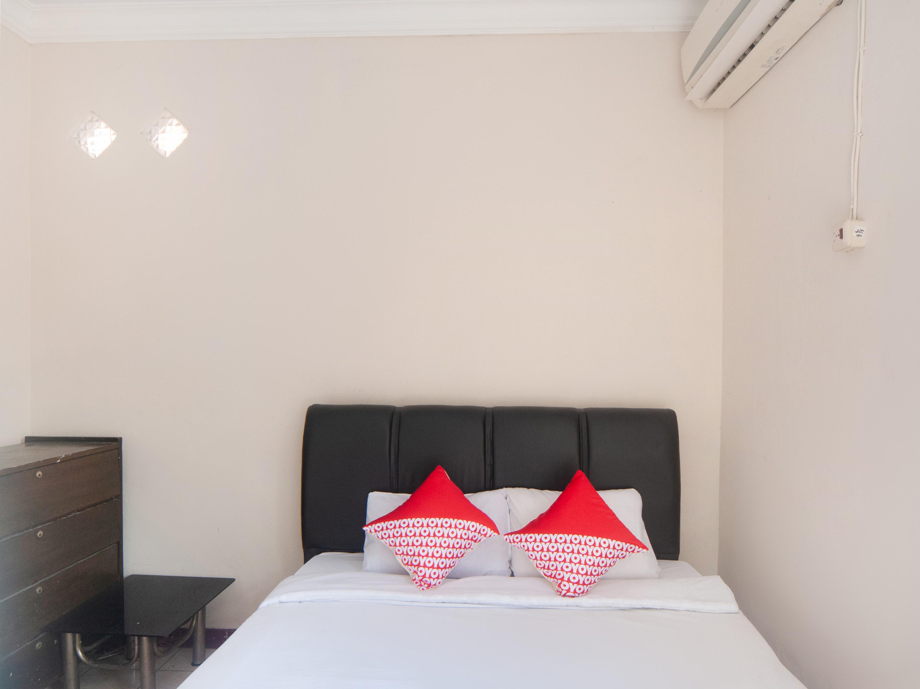 Oyo 2256 Danysa Guesthouse Jakarta Buitenkant foto