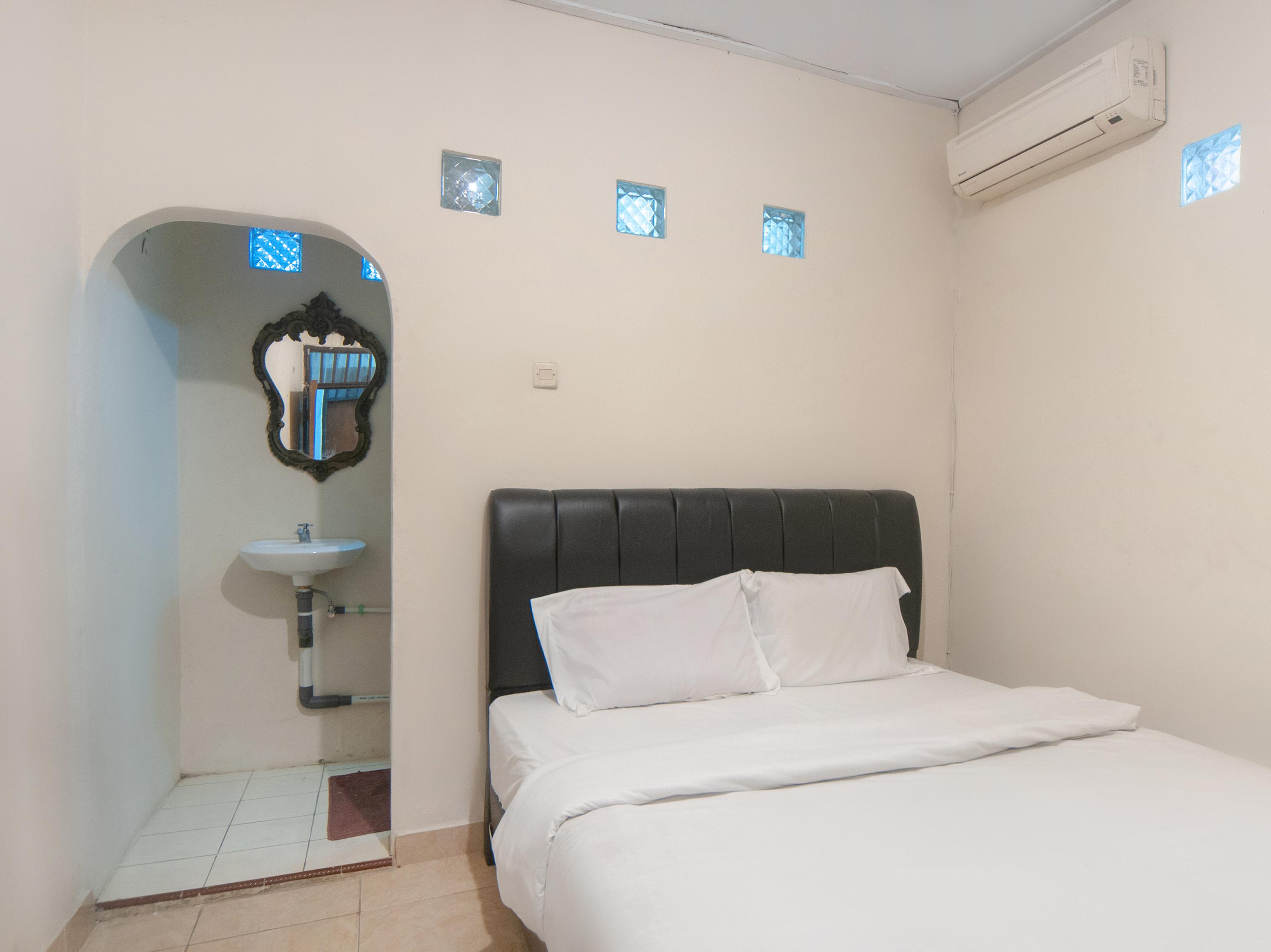Oyo 2256 Danysa Guesthouse Jakarta Buitenkant foto
