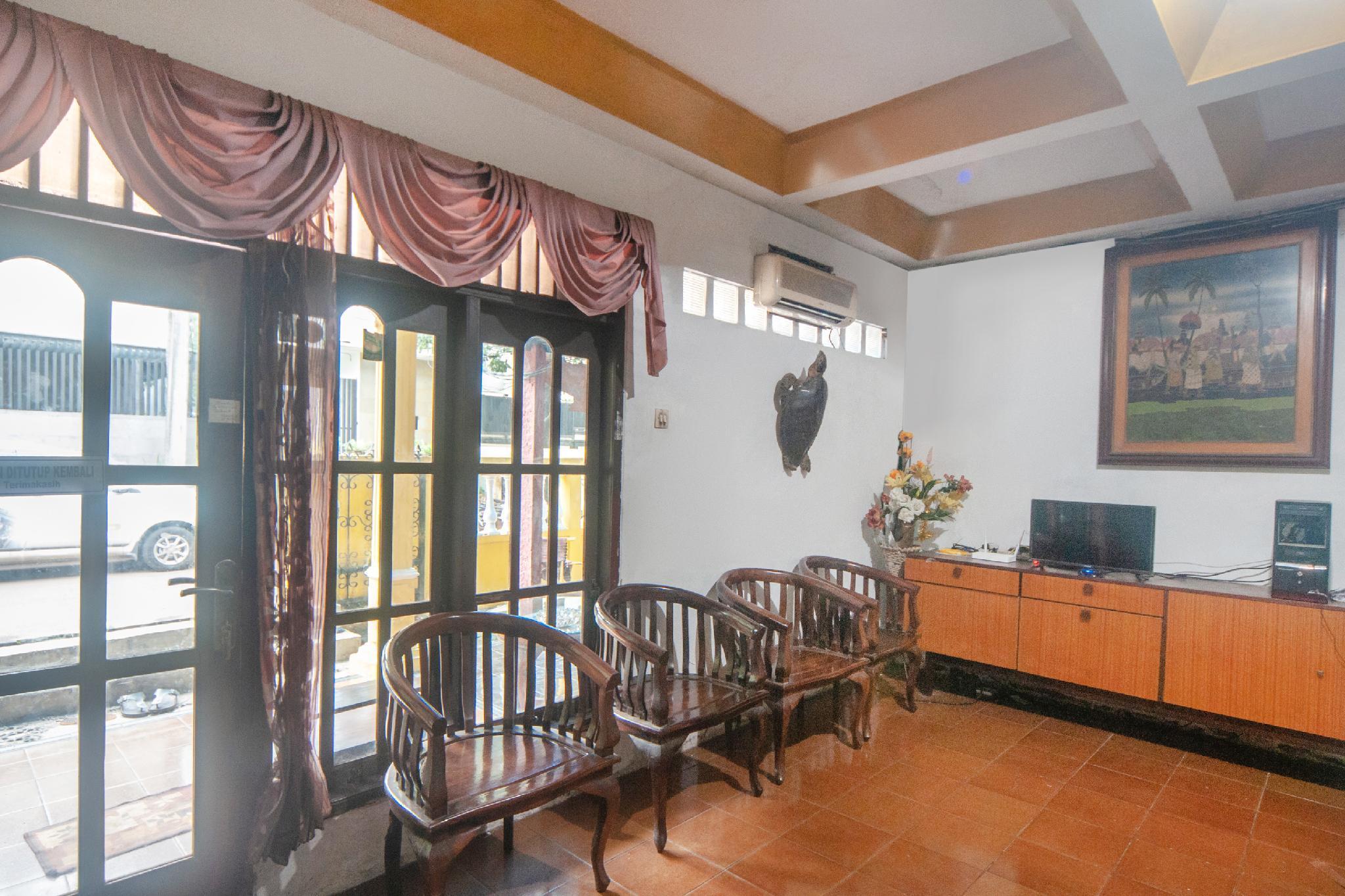 Oyo 2256 Danysa Guesthouse Jakarta Buitenkant foto