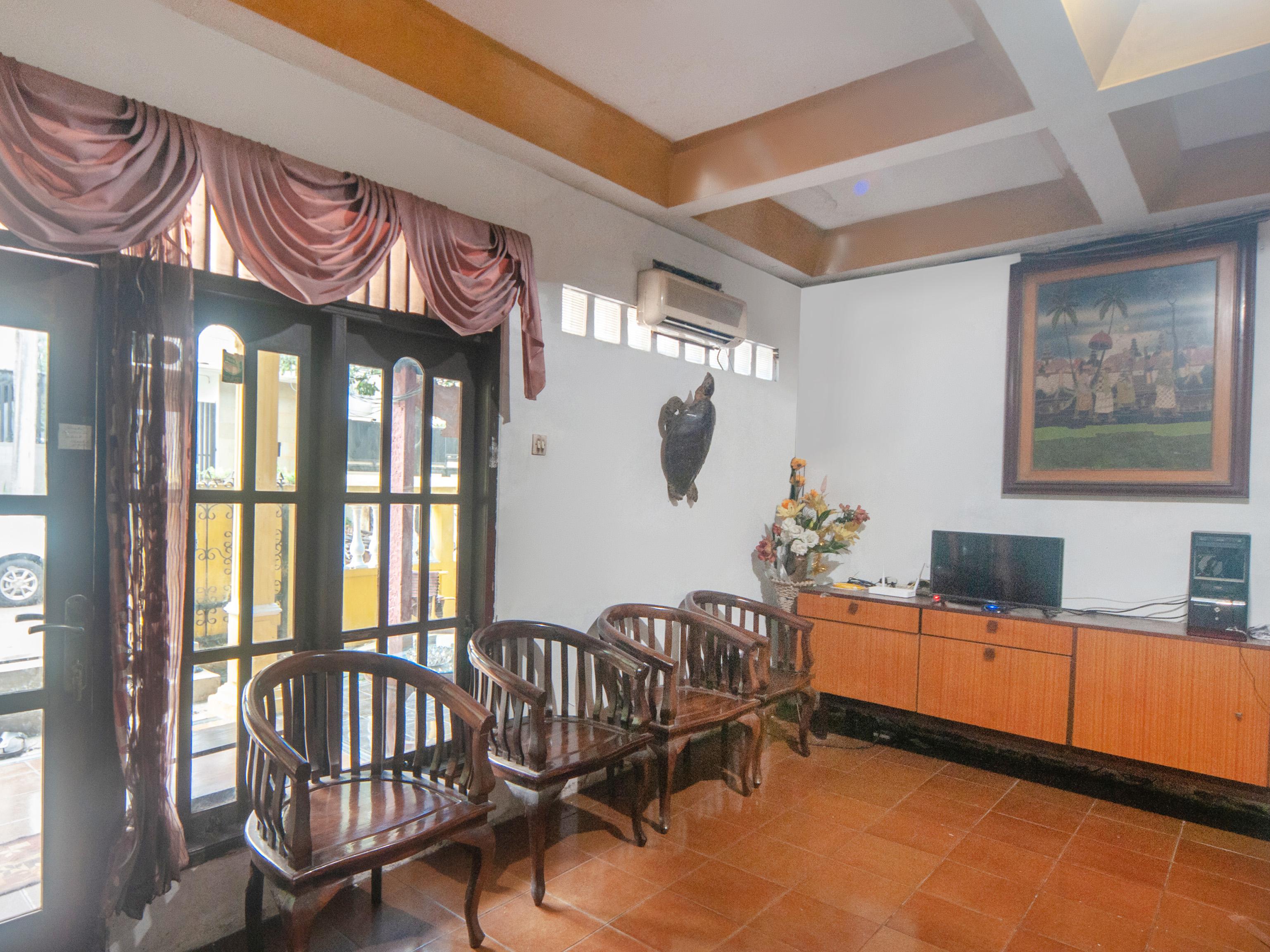 Oyo 2256 Danysa Guesthouse Jakarta Buitenkant foto