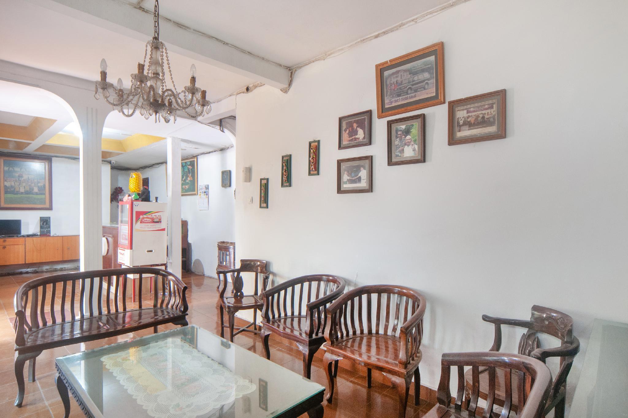 Oyo 2256 Danysa Guesthouse Jakarta Buitenkant foto