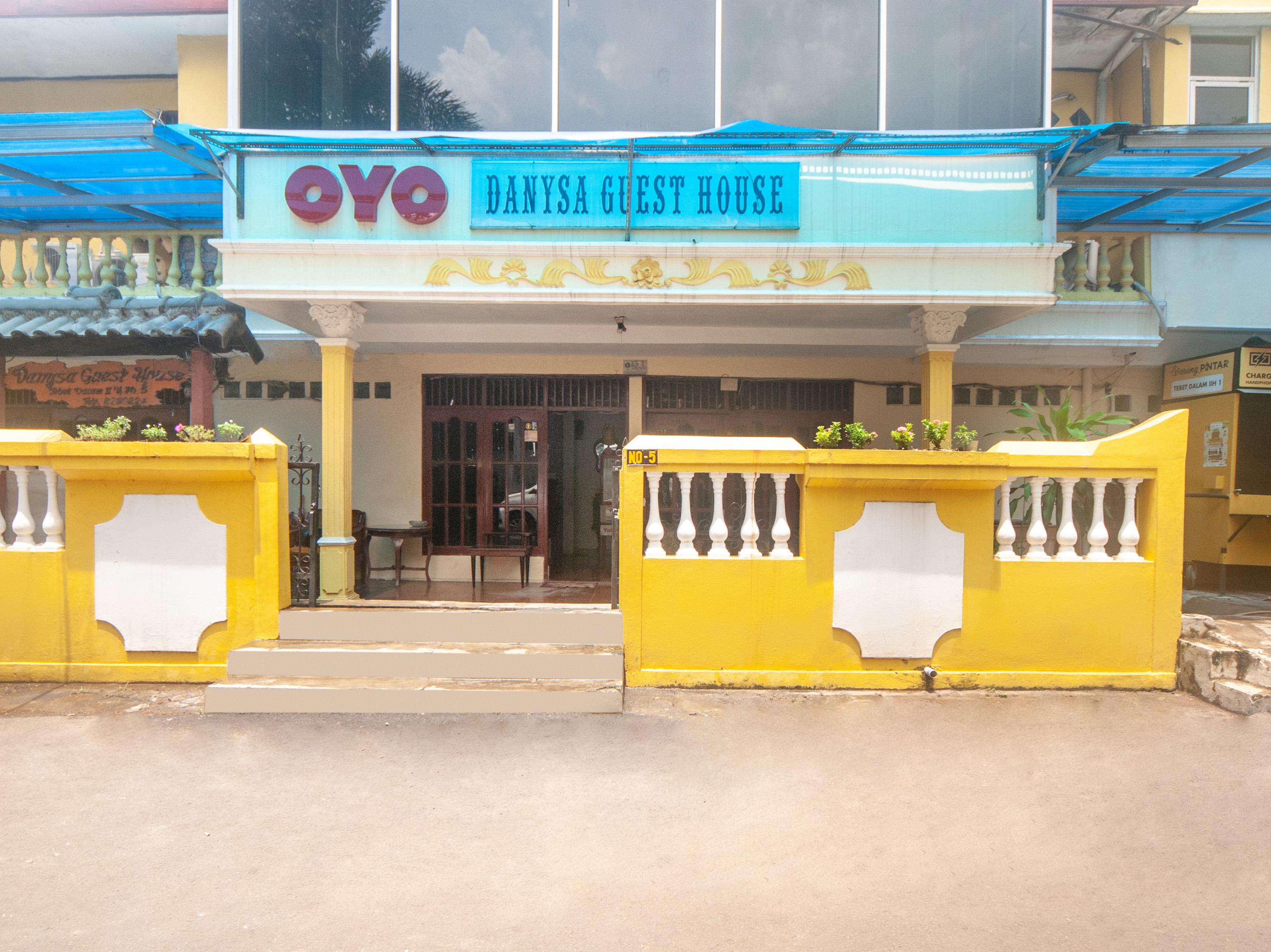Oyo 2256 Danysa Guesthouse Jakarta Buitenkant foto