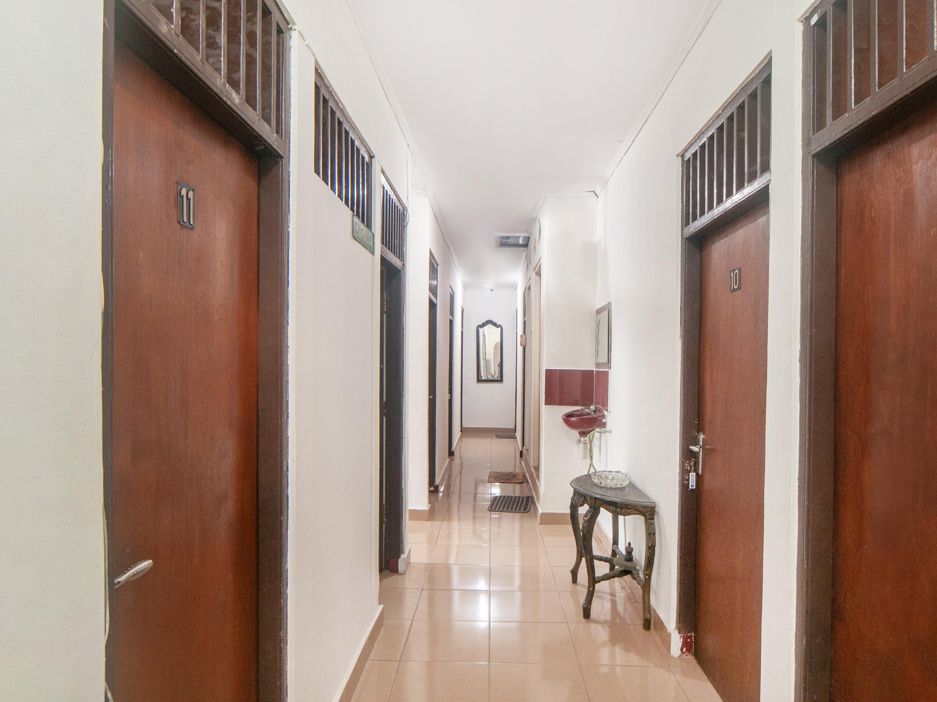 Oyo 2256 Danysa Guesthouse Jakarta Buitenkant foto