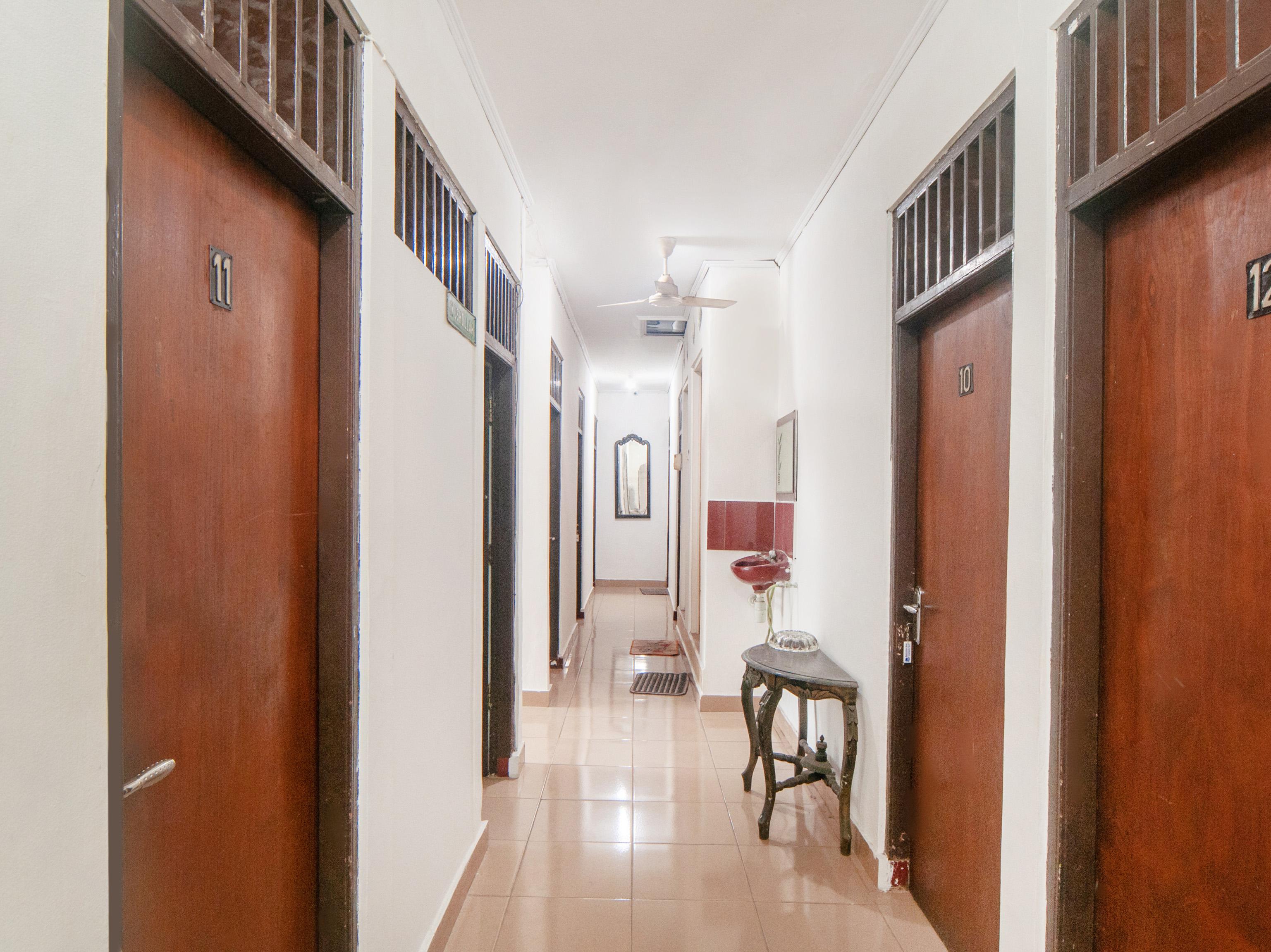 Oyo 2256 Danysa Guesthouse Jakarta Buitenkant foto
