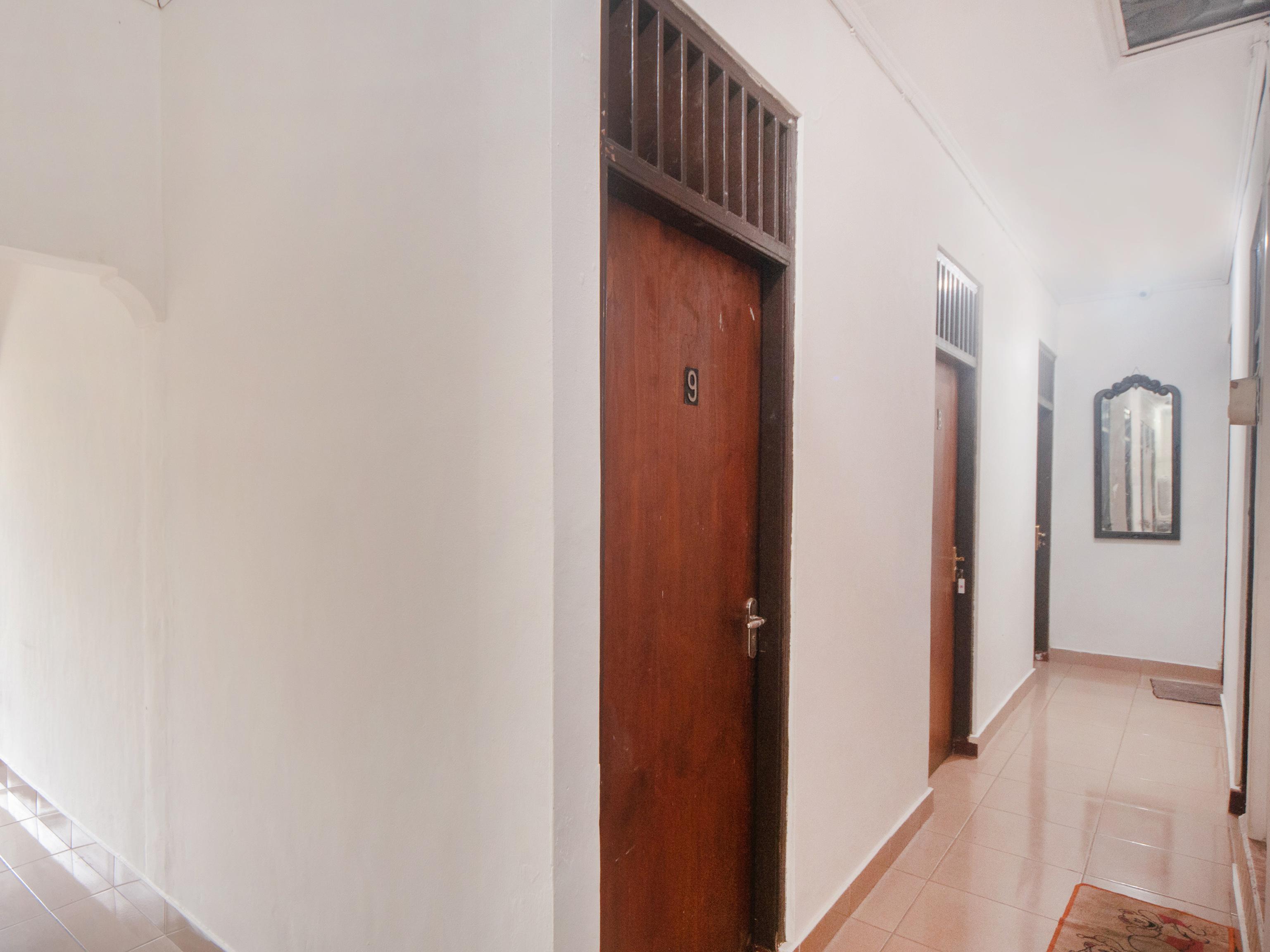 Oyo 2256 Danysa Guesthouse Jakarta Buitenkant foto