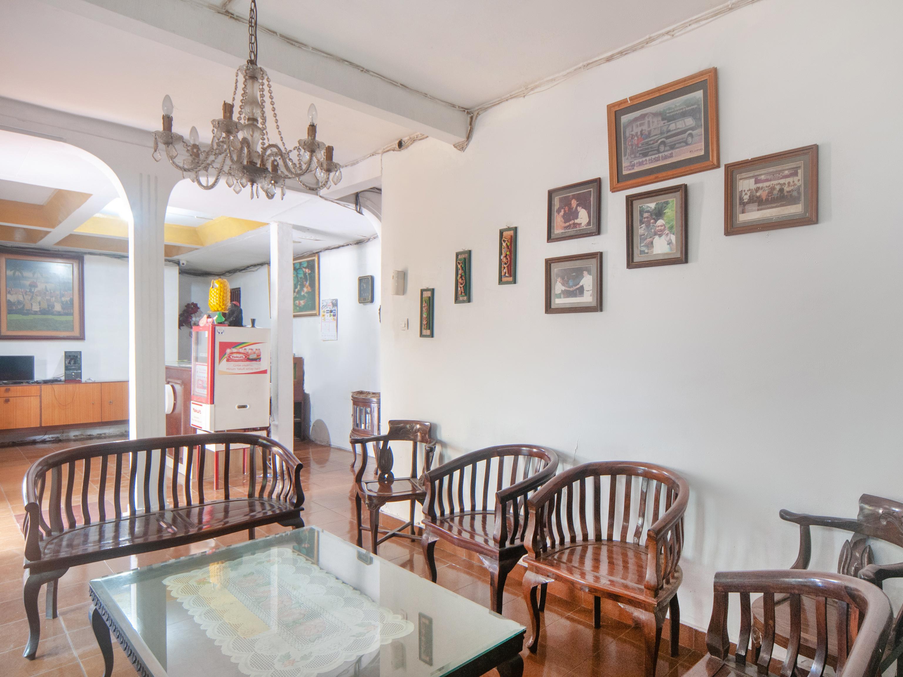 Oyo 2256 Danysa Guesthouse Jakarta Buitenkant foto