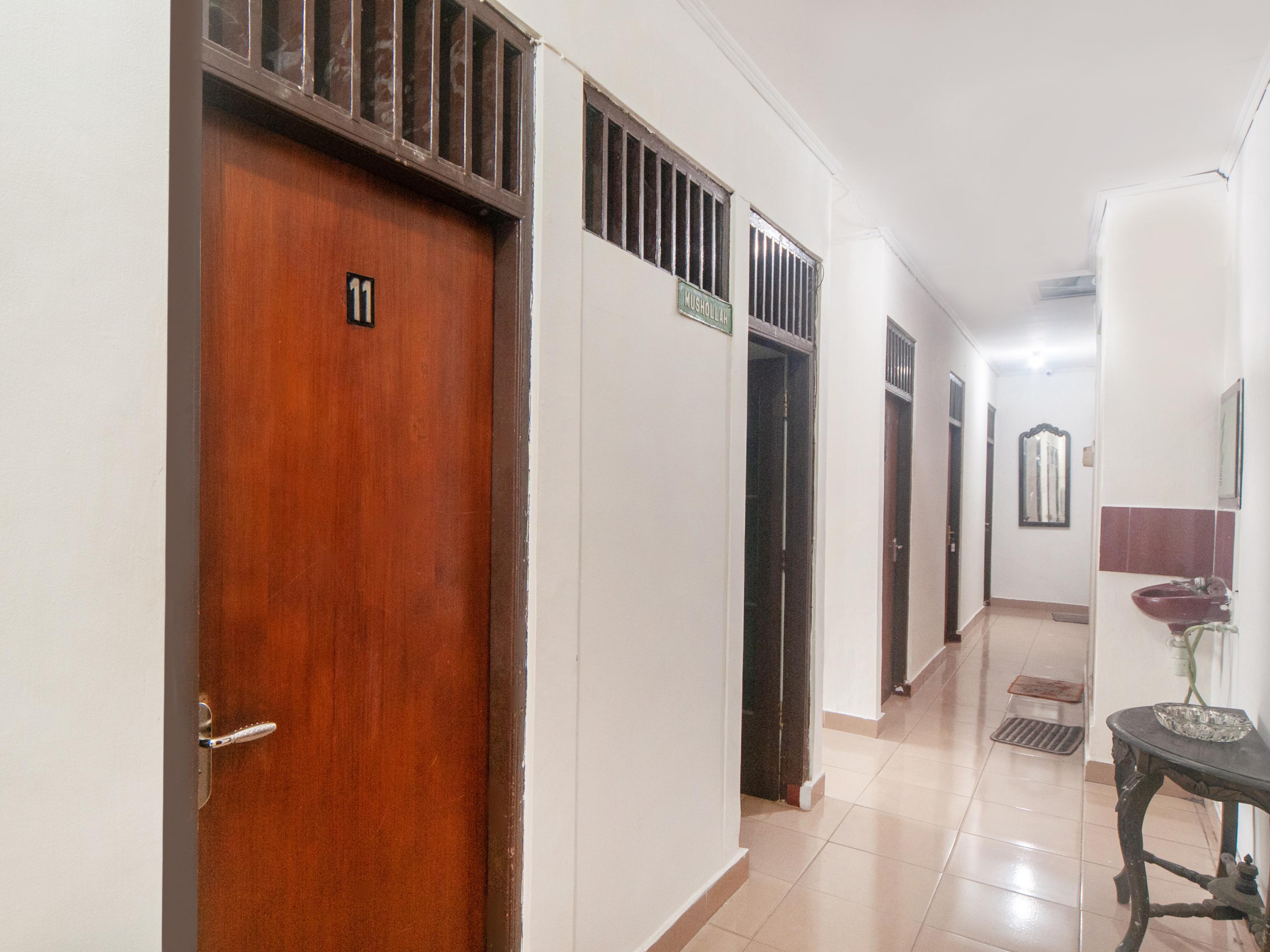 Oyo 2256 Danysa Guesthouse Jakarta Buitenkant foto
