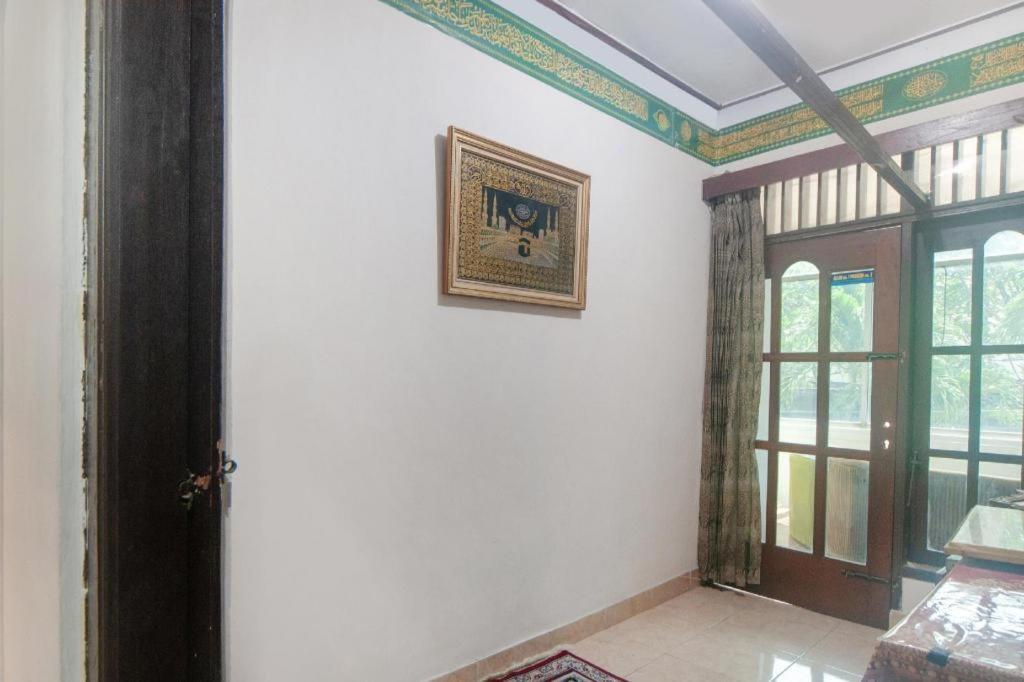 Oyo 2256 Danysa Guesthouse Jakarta Buitenkant foto