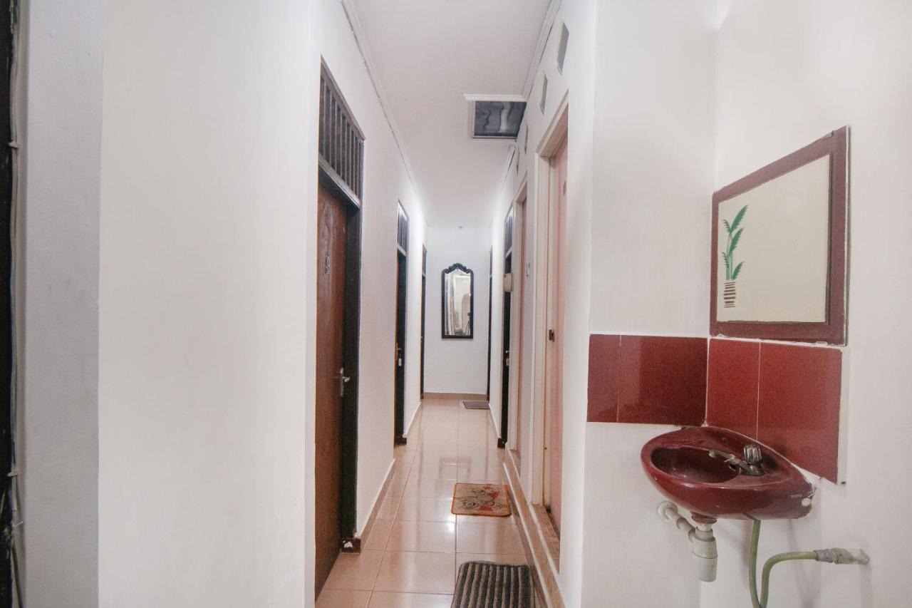 Oyo 2256 Danysa Guesthouse Jakarta Buitenkant foto