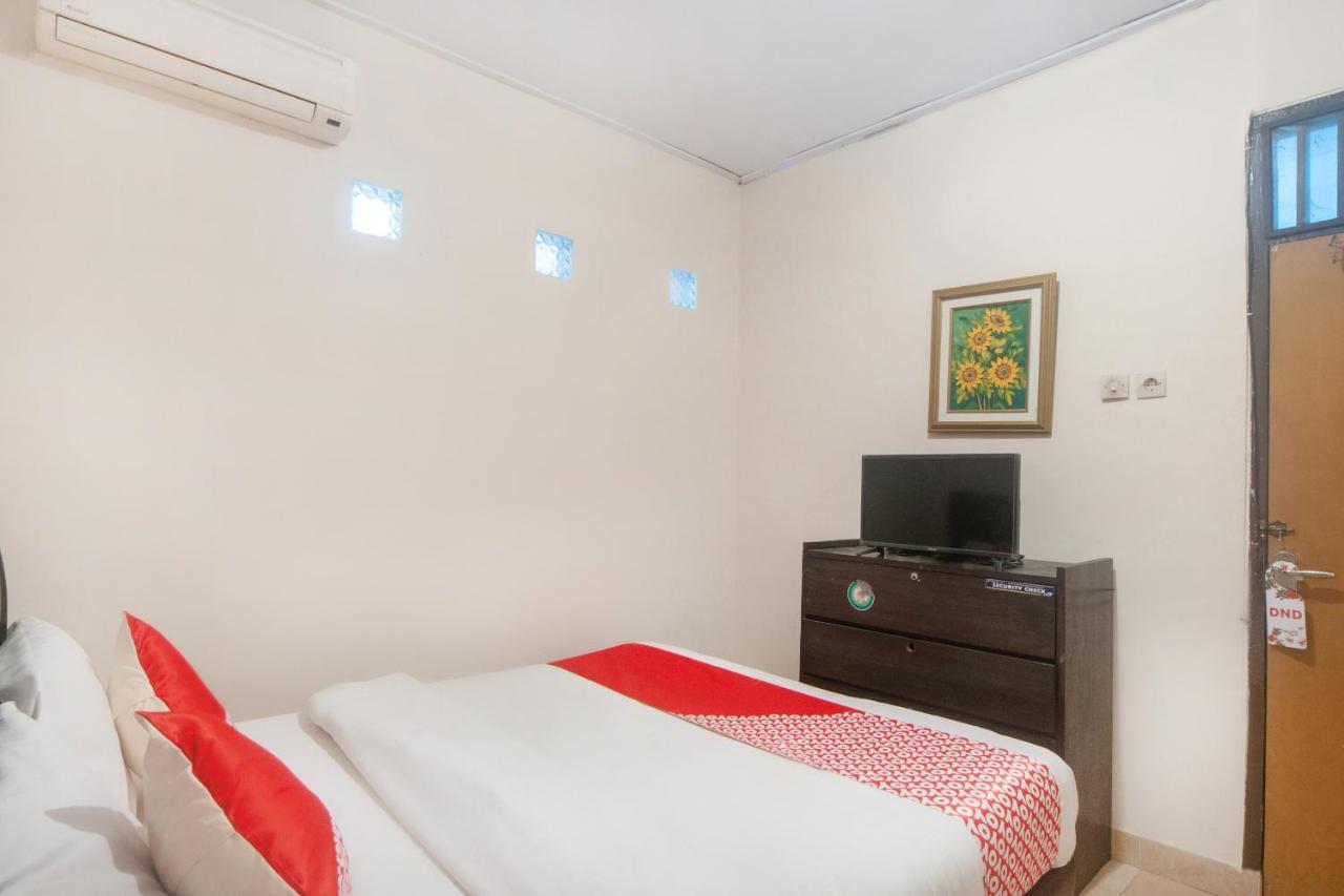 Oyo 2256 Danysa Guesthouse Jakarta Buitenkant foto
