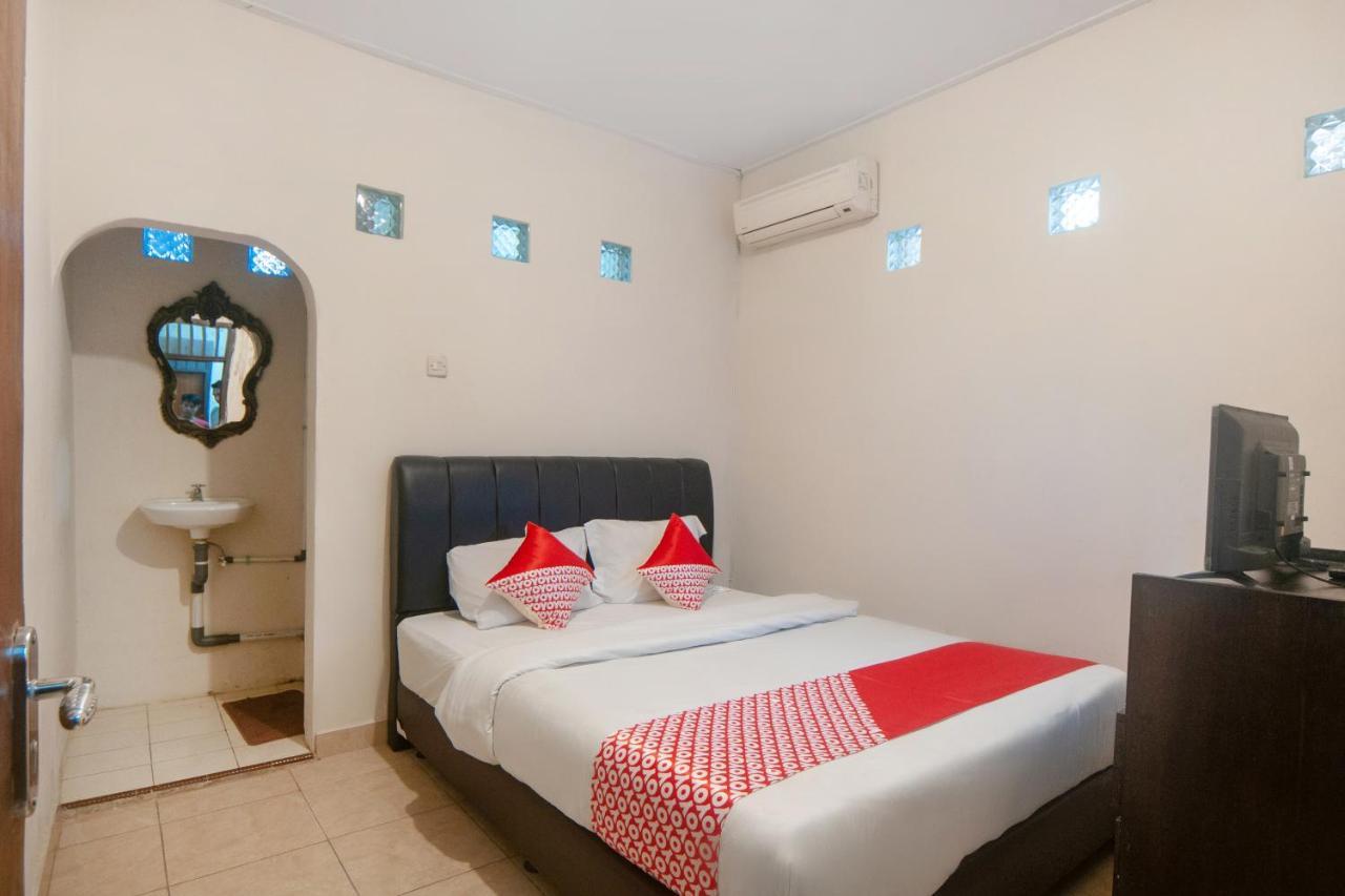 Oyo 2256 Danysa Guesthouse Jakarta Buitenkant foto
